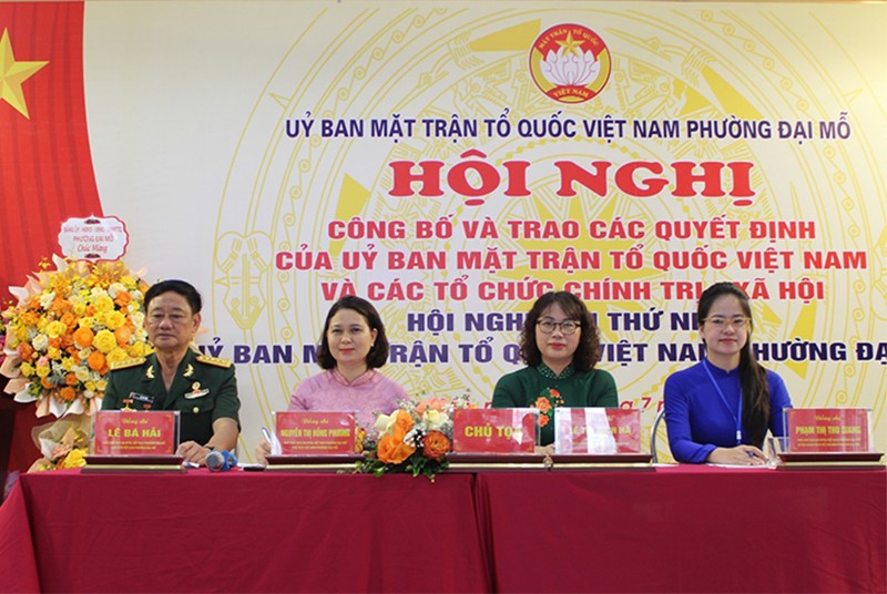 Đoàn Chủ toạ Hội nghị lần thứ nhất Uỷ ban MTTQ phường Đại Mỗ