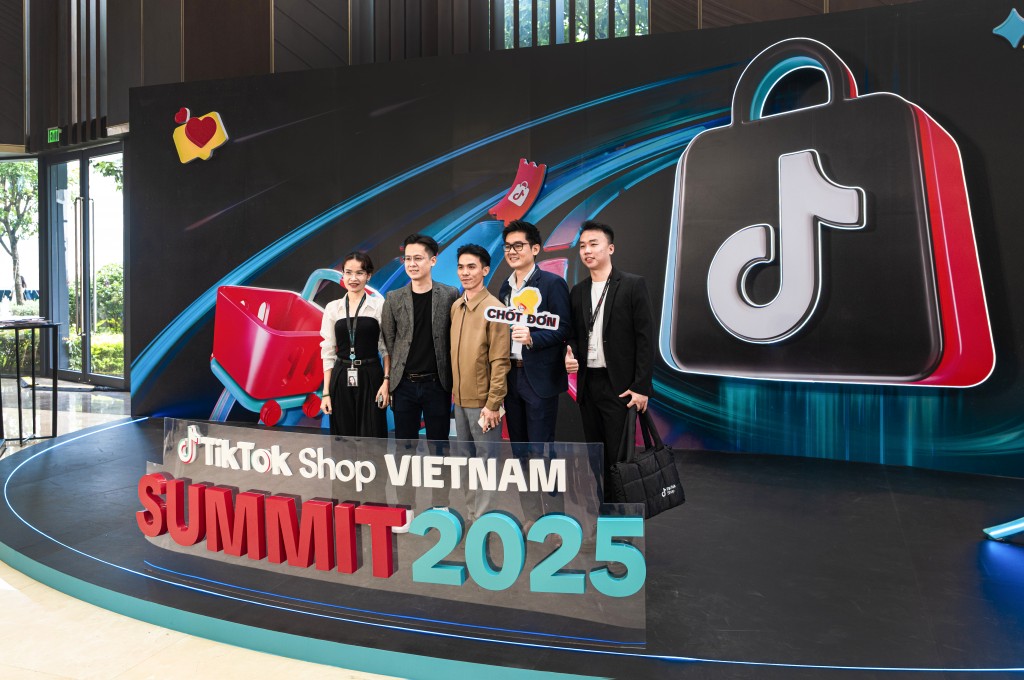 Công bố tăng trưởng cùng cam kết đầu tư dài hạn cho sự phát triển bền vững của thương mại điện tử Việt Nam