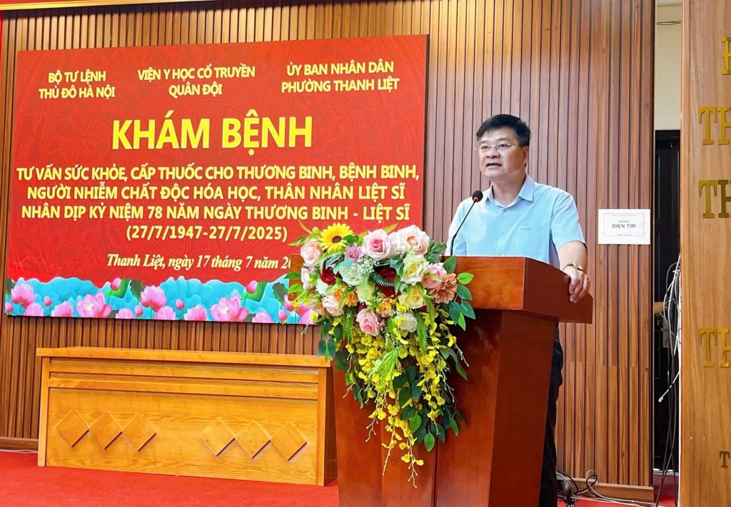 Phó Chủ tịch UBND phường Thanh Liệt Nguyễn Anh Tuấn phát biểu tại buổi khám sức khoẻ