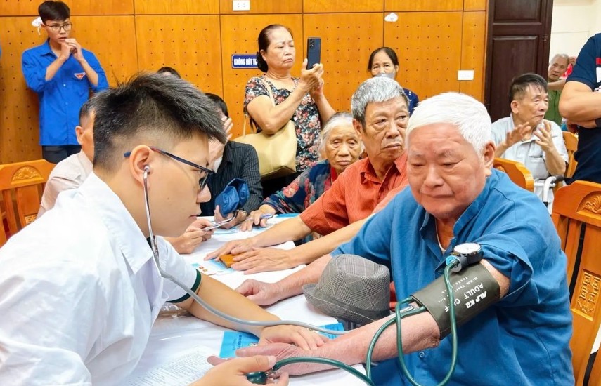 Phường Thanh Liệt khám sức khỏe miễn phí cho 360 thương binh, bệnh binh