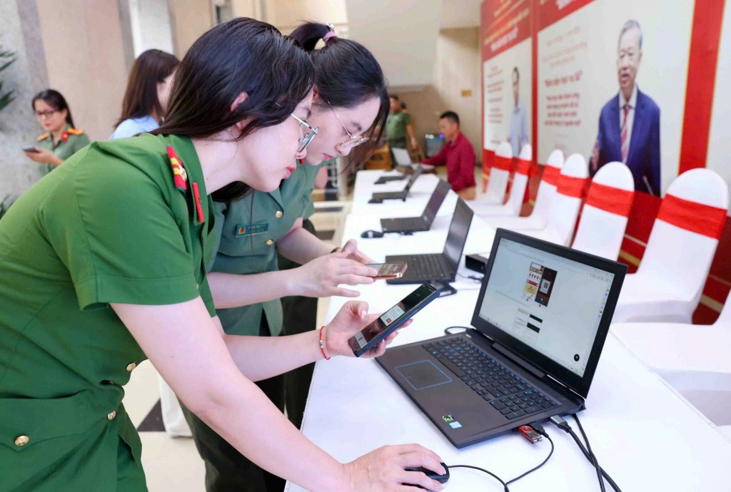 Thanh niên Công an Thủ đô trong phong trào Bình dân học vụ số