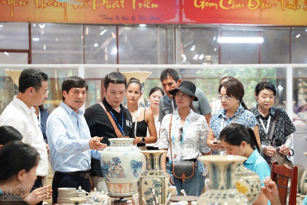 Hải Phòng: Lan tỏa vẻ đẹp gốm Chu Đậu tới bạn bè quốc tế