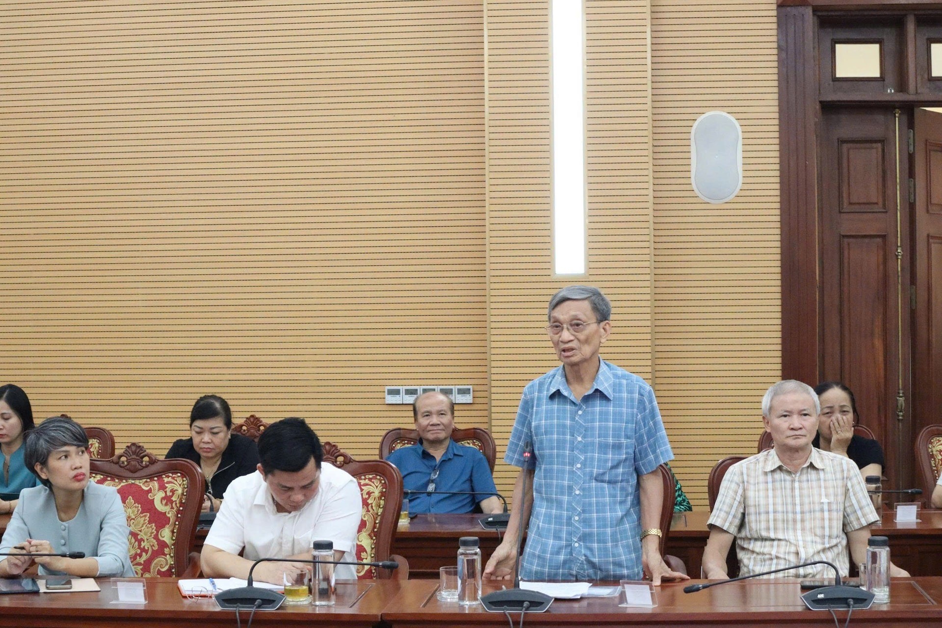 Đại diện cử tri phát biểu tại hội nghị. Ảnh: Duy Kiên