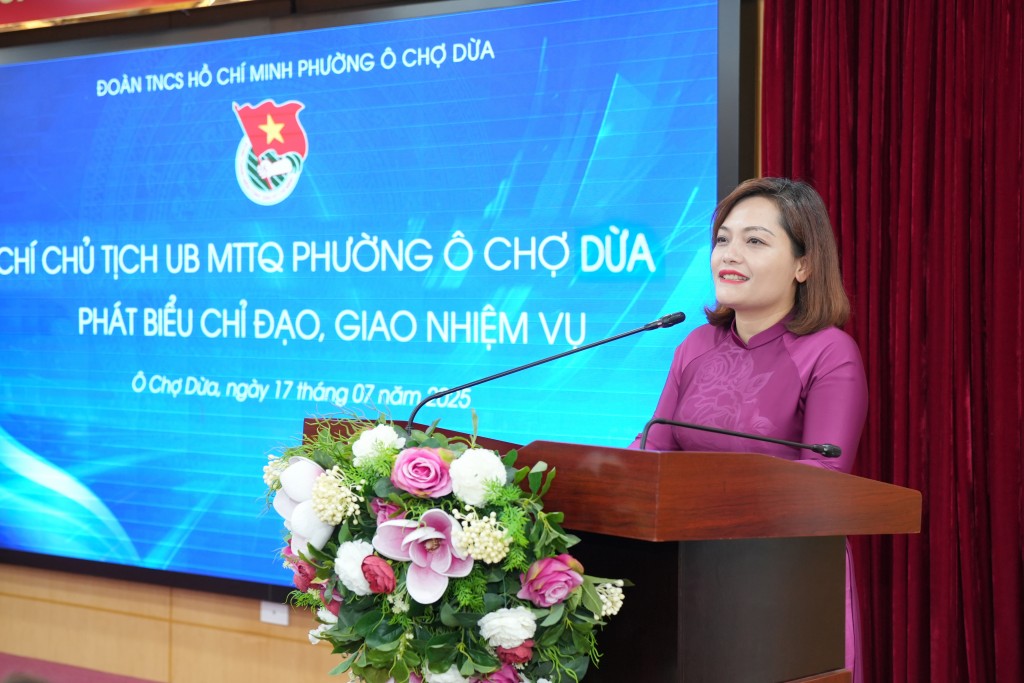Đồng chí Đào Thị Minh Hiền - Chủ tịch Ủy ban Mặt trận Tổ quốc Việt Nam phường Ô Chợ Dừa, đã bày tỏ niềm vui mừng và phấn khởi trước những thành quả mà tuổi trẻ phường đã đạt được.