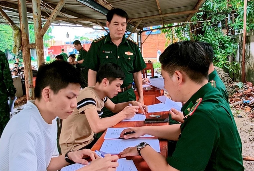 Tiếp nhận 45 công dân từ Campuchia, phát hiện 6 đối tượng có tiền án, tiền sự
