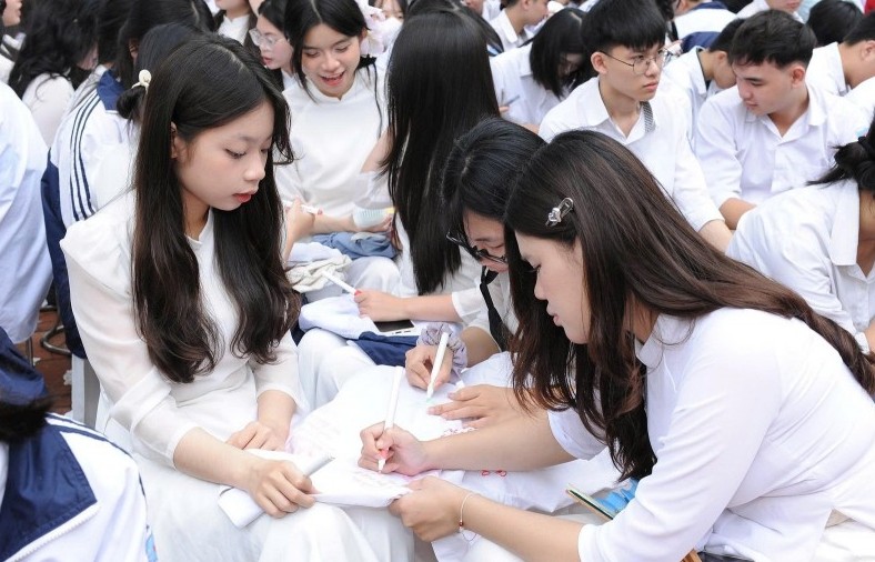 Mùa thi nhiều trái ngọt của thầy, trò trường THPT Hoàng Văn Thụ
