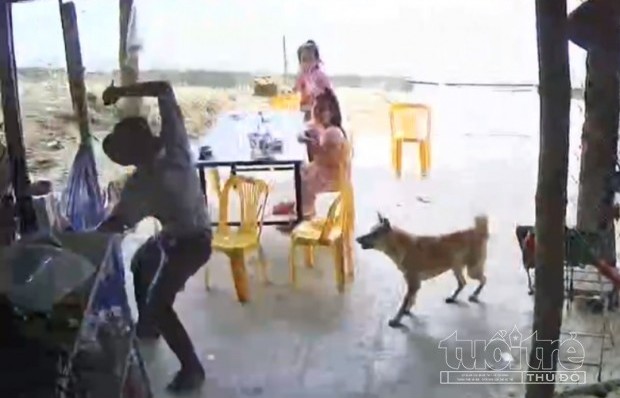 Quảng Ngãi: Tạm giữ đối tượng dùng hung khí tấn công chủ quán nước