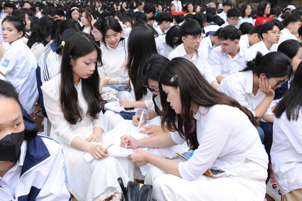 Học sinh trường THPT Hoàng Văn Thụ, Hà Nội
