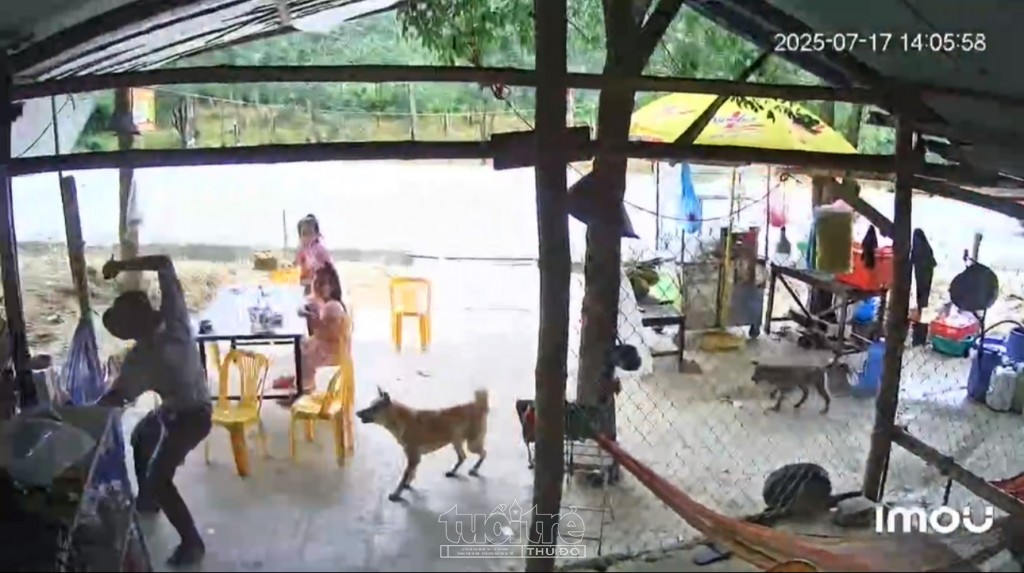 Quảng Ngãi: Tạm giữ đối tượng dùng hung khí tấn công chủ quán nước