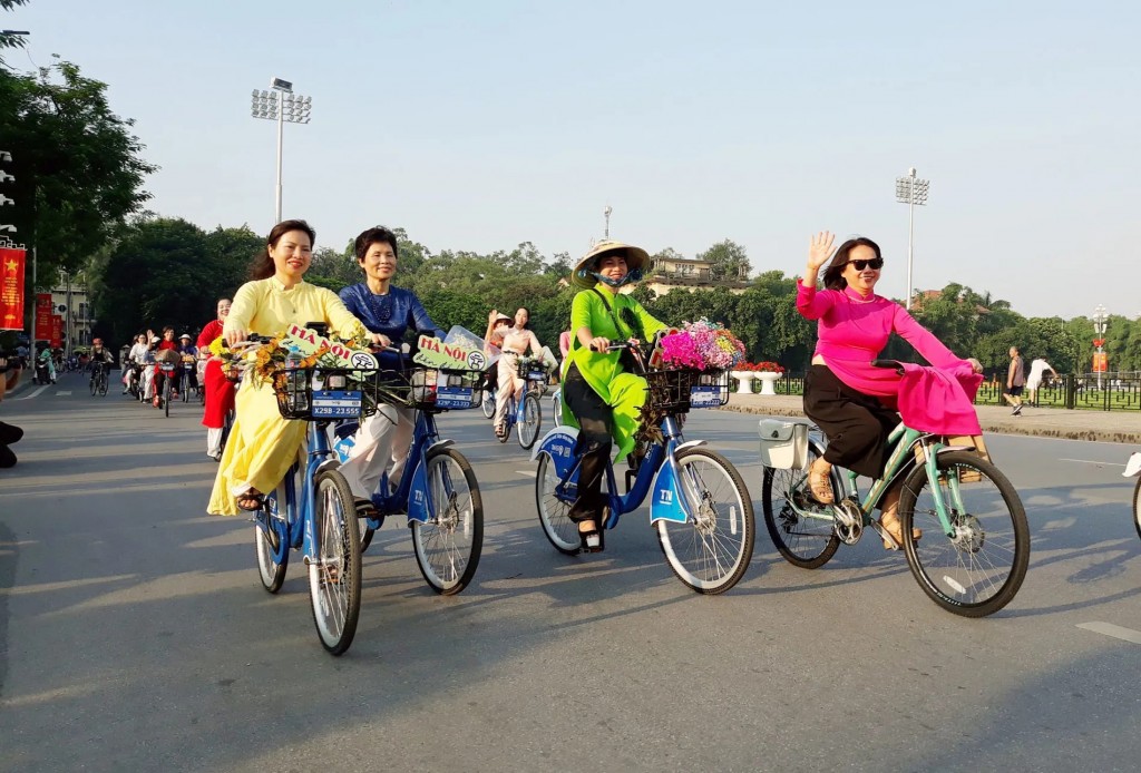 Người Hà Nội điềm tĩnh, tự nhiên, uyển chuyển biến mọi 