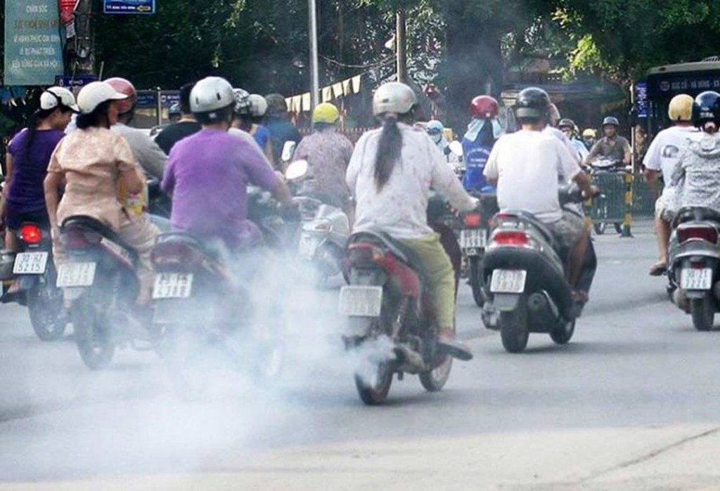 Nguồn thải từ phương tiện giao thông đường bộ là một trong những nguyên nhân gây ô nhiễm không khí. Ảnh: Thu Hương