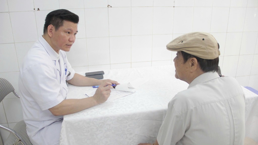 Khám bệnh, tư vấn sức khỏe tri ân người có công
