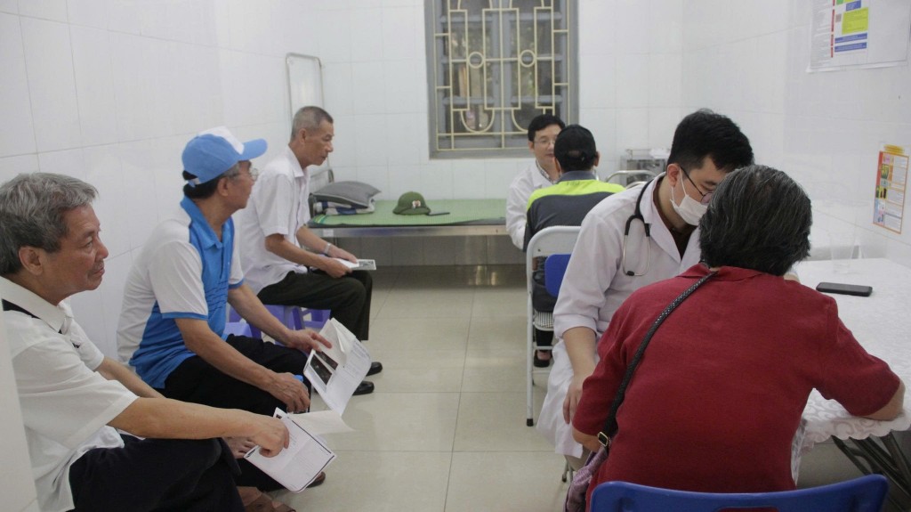 Khám bệnh, tư vấn sức khỏe tri ân người có công