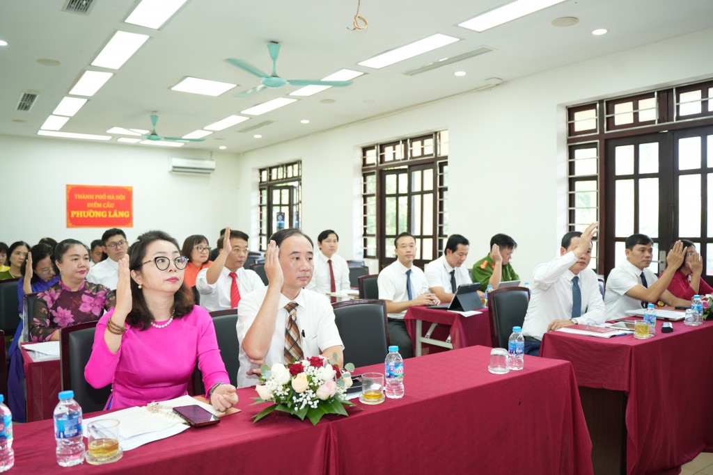 Với đại đa số đại biểu tán thành, nhiều quyết sách đã được thông qua tại kỳ họp