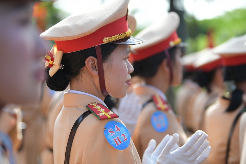 Chiến sĩ Công an bất chấp nắng nóng luyện tập cho lễ diễu binh