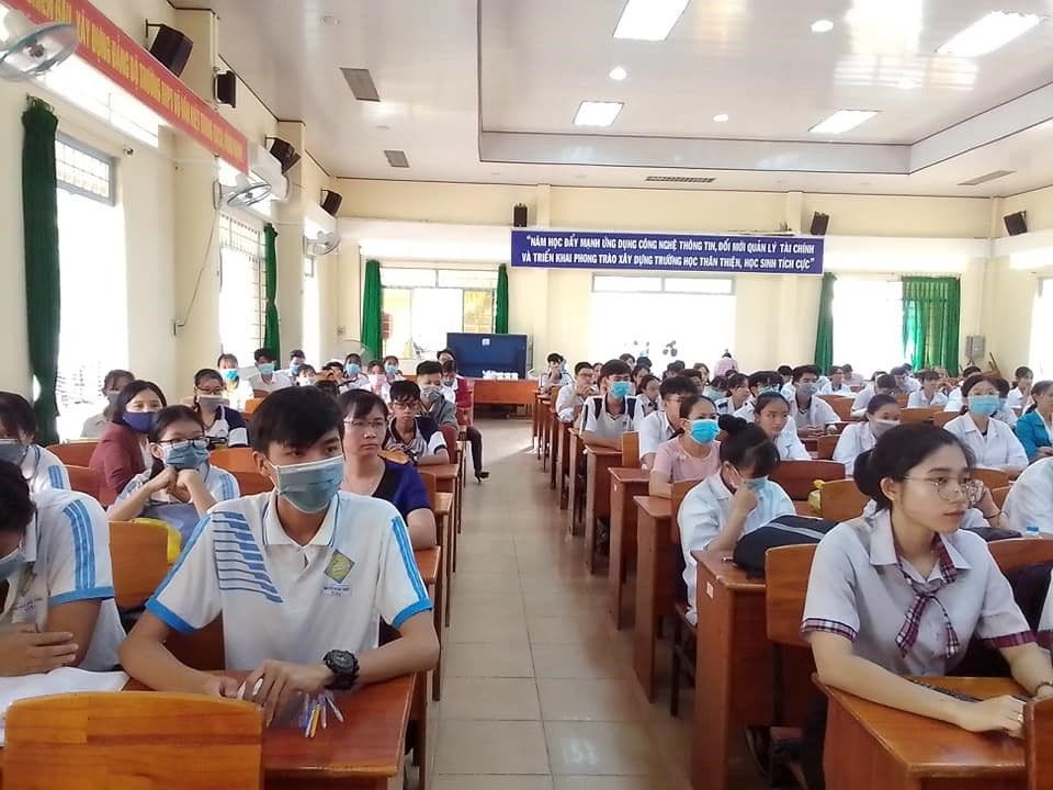 Toàn tỉnh có 256 bài thi đạt điểm 10. Trong đó, môn Địa lí dẫn đầu với 104 bài đạt điểm 10, tiếp theo là Giáo dục kinh tế - pháp luật (52 bài) và Vật lí (45 bài).