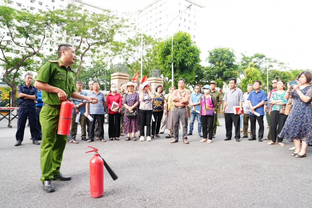 Phổ biến lại kỹ năng sử dụng bình chữa cháy cầm tay