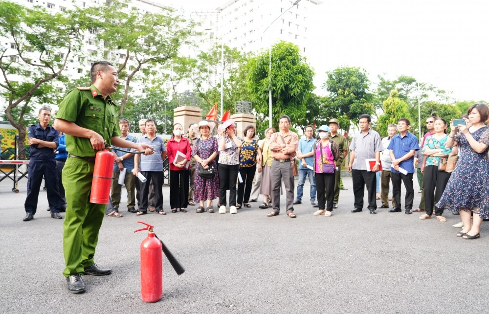 Cập nhật kiến thức và rèn kỹ năng PCCC&CNCH tại Cầu Giấy
