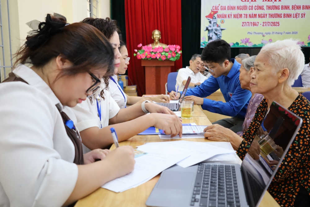 Các ông bà từ 75 tuổi trở lên đều được hưởng trợ cấp hưu trí xã hội