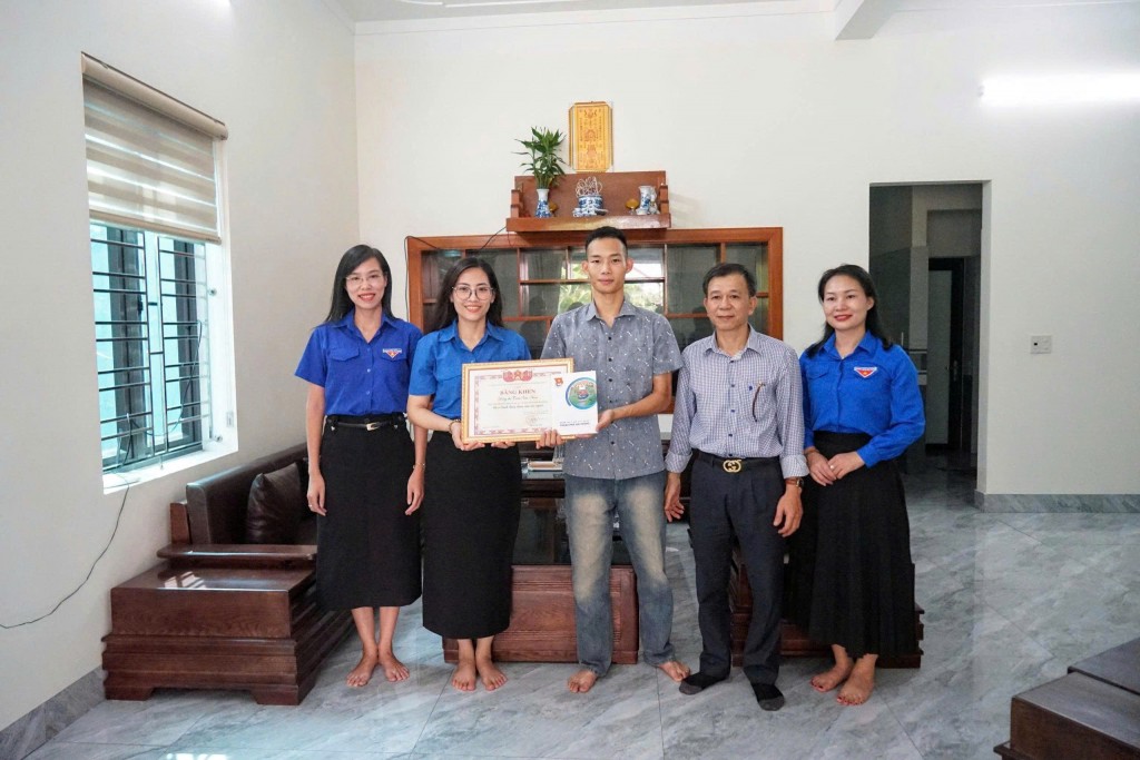 Hải Phòng: Trao tặng Bằng khen cho đoàn viên dũng cảm cứu người