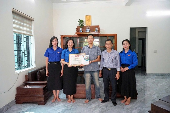 Hải Phòng: Trao tặng Bằng khen cho đoàn viên dũng cảm cứu người