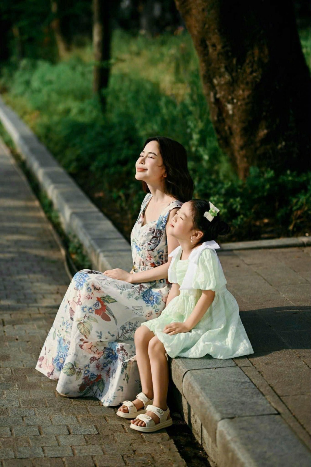 Bé Bống và mẹ