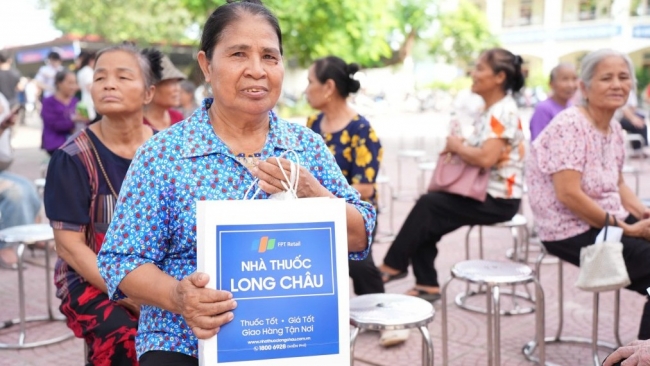 Long Châu đồng hành vì sức khỏe của hàng nghìn người dân xã đảo