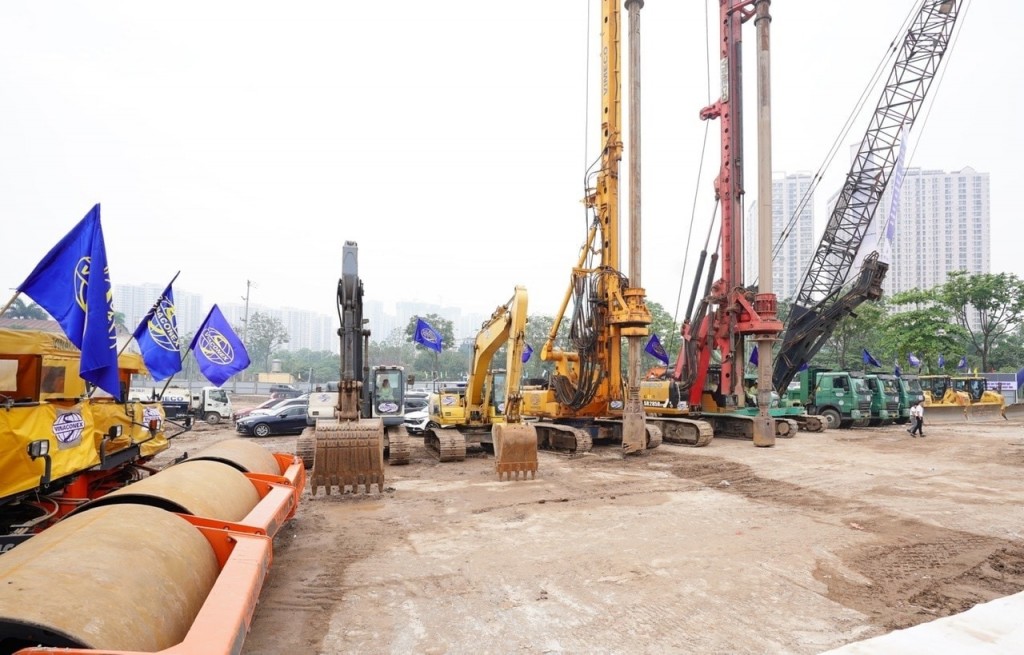 Dự án đường Vành đai 3,5 đang được liên danh nhà thầu đẩy nhanh tiến độ thi công (Ảnh: Tuấn Lương)