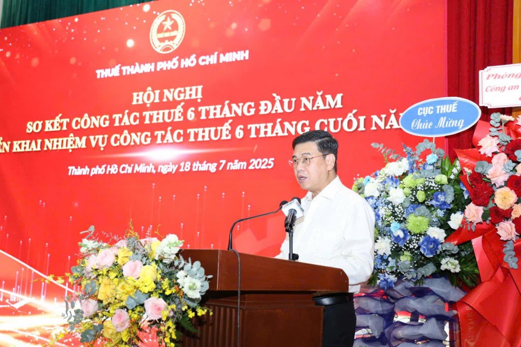 Phó Chủ tịch Ủy ban nhân dân Thành phố Hồ Chí Minh Nguyễn Văn Dũng