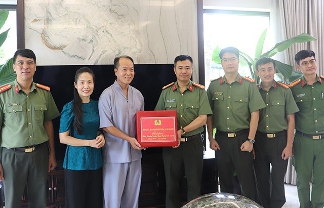 Công an TP Hà Nội thăm hỏi, tri ân các gia đình liệt sĩ