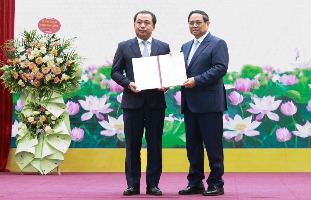 Thủ tướng Phạm Minh Chính trao Quyết định giao quyền Bộ trưởng Bộ Nông nghiệp và Môi trường