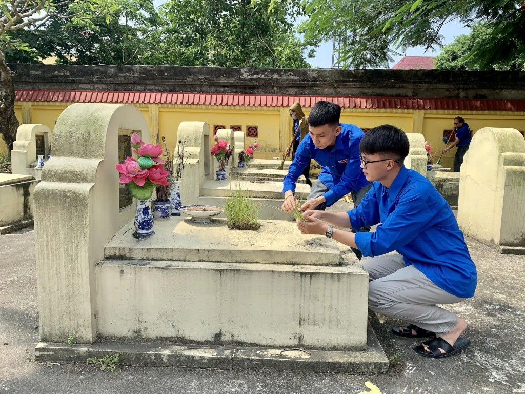 Ôn lại truyền thống hào hùng của dân tộc thông qua từng tấm gương các anh hùng liệt sỹ