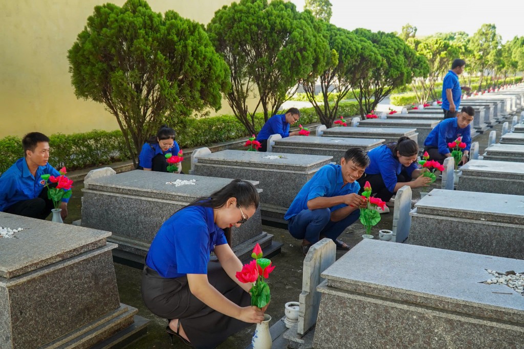 Hoạt động thể hiện truyền thống “đền ơn đáp nghĩa”, “uống nước nhớ nguồn” của thế hệ trẻ