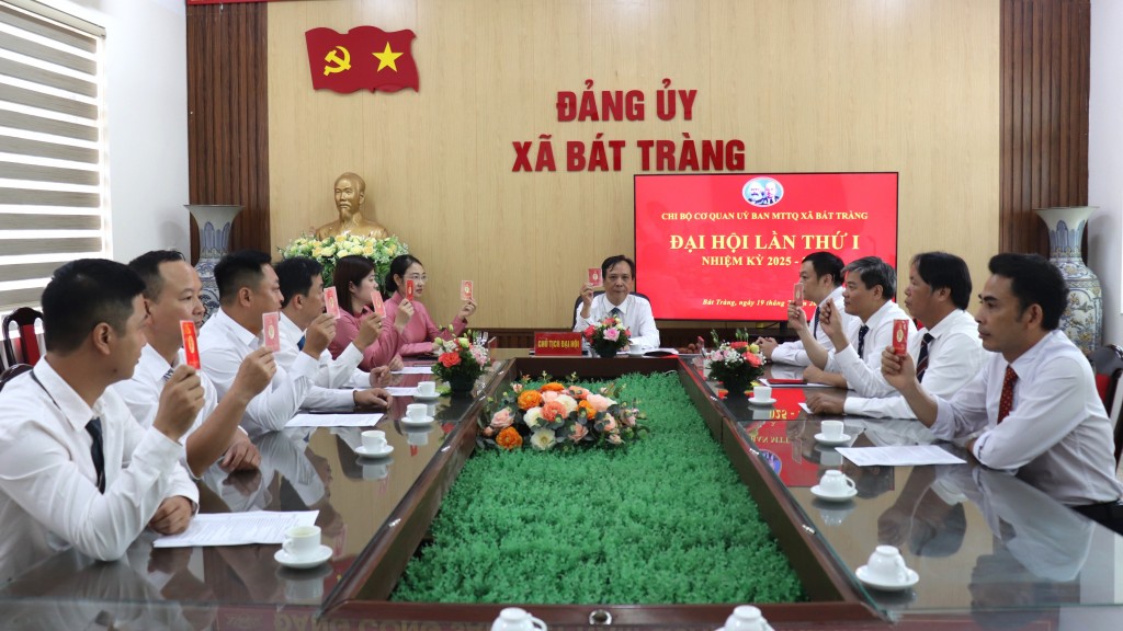 Các cơ quan Đảng xã Bát Tràng tổ chức Đại hội Chi bộ lần thứ I