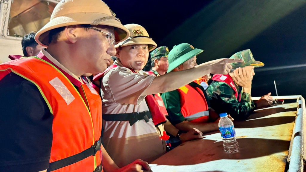Phó Thủ tướng Chính phủ Trần Hồng Hà cùng các đồng chí lãnh đạo tỉnh Quảng Ninh trực tiếp chỉ đạo tại hiện trường.