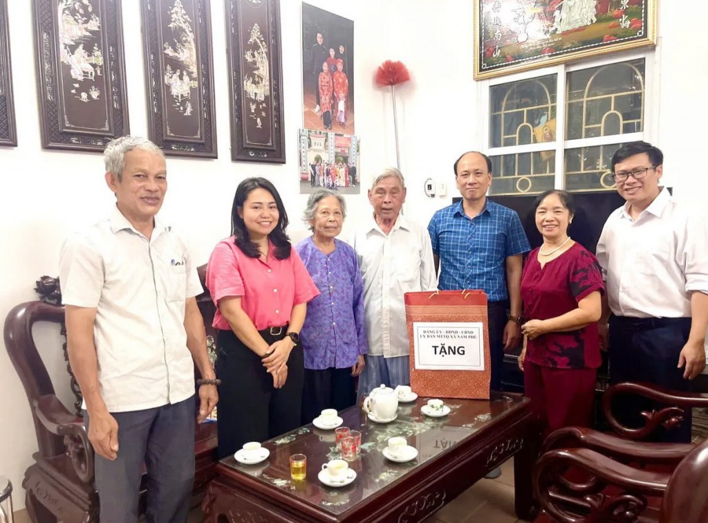 Thăm hỏi các thương bệnh binh, gia đình chính sách xã Nam Phù