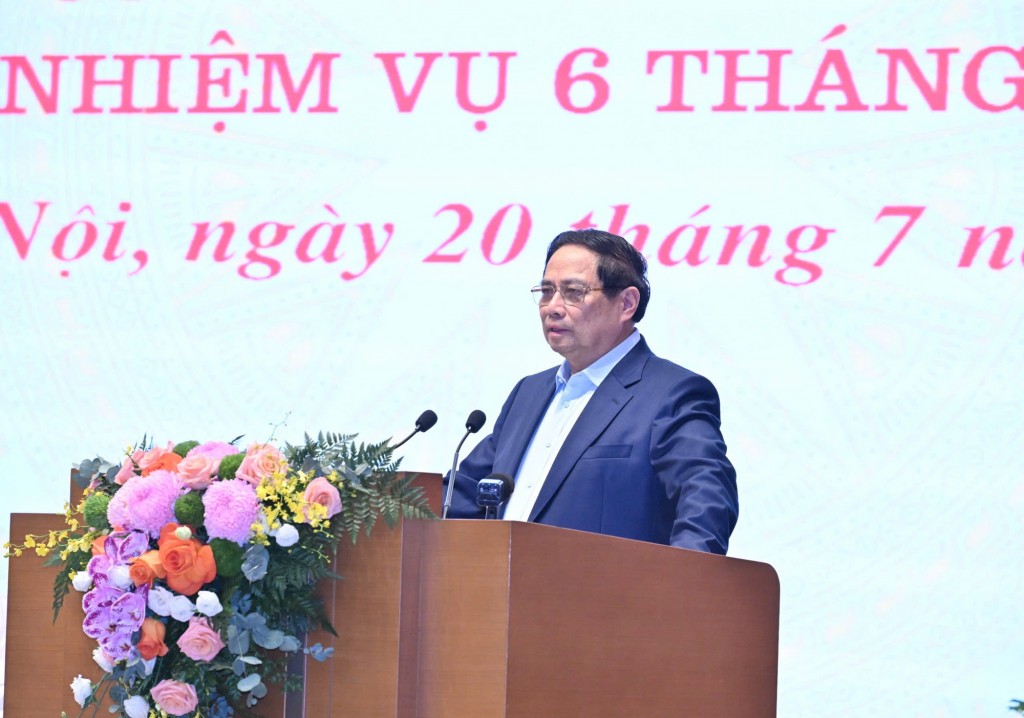 Thủ tướng Chính phủ Phạm Minh Chính, Trưởng Ban Chỉ đạo của Chính phủ về phát triển khoa học công nghệ, đổi mới sáng tạo, chuyển đổi số và Đề án 06, đã chủ trì phiên họp lần thứ 3 sơ kết công tác 6 tháng đầu năm, triển khai nhiệm vụ 6 tháng cuối năm - Ảnh:VGP/Nhật Bắc