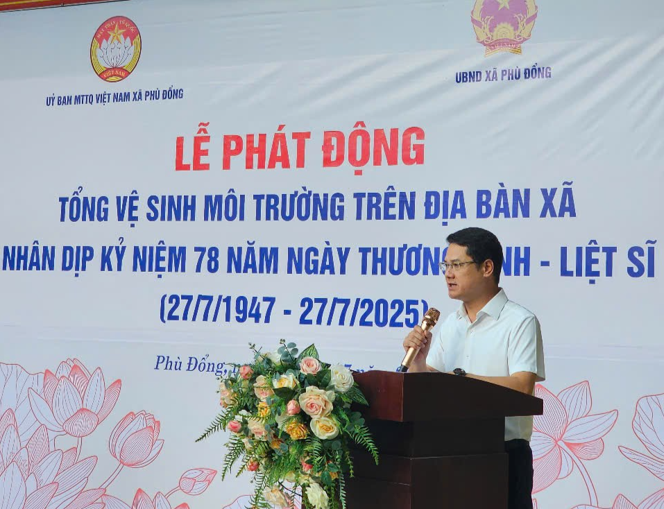 Xã Phù Đổng ra quân vệ sinh môi trường đảm bảo “Sáng - xanh - sạch - đẹp”