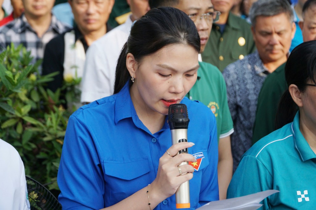 Đồng chí Nguyễn Thảo, Phó Chủ tịch MTTQ Việt Nam xã Đông Anh, Bí thư Đoàn xã Đôgn Anh phát biểu tại chương trình