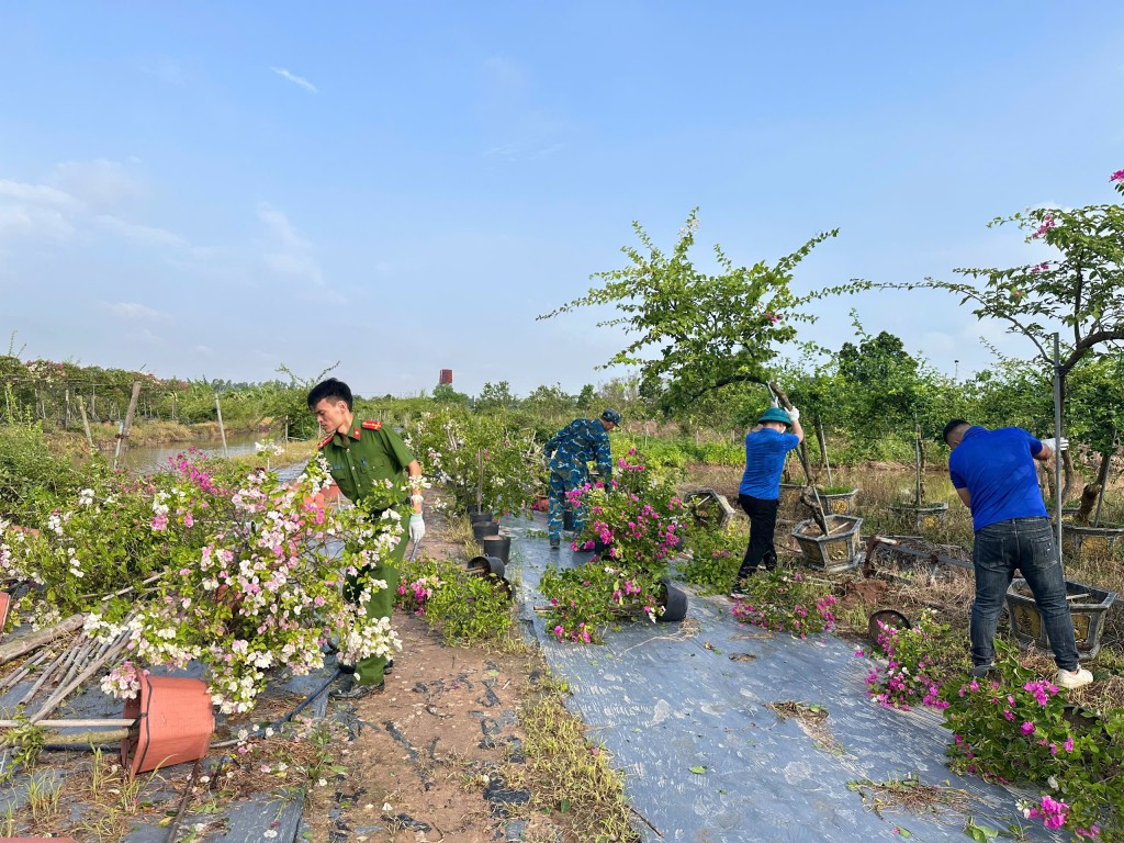 Xã Phù Đổng ra quân vệ sinh môi trường đảm bảo “Sáng - xanh - sạch - đẹp”