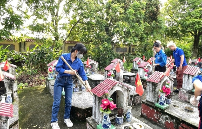 Tuổi trẻ Gia Lâm ra quân hưởng ứng Ngày Chủ nhật xanh
