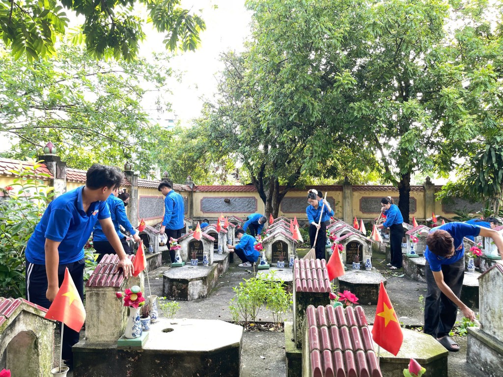 Tuổi trẻ Gia Lâm ra quân hưởng ứng Ngày Chủ nhật xanh