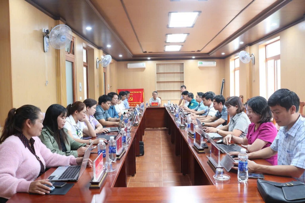 Kêu gọi ủng hộ cây giống thay vì nhận hoa tại đại hội
