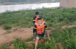 Kịp thời cứu sống hai anh em bị đuối nước