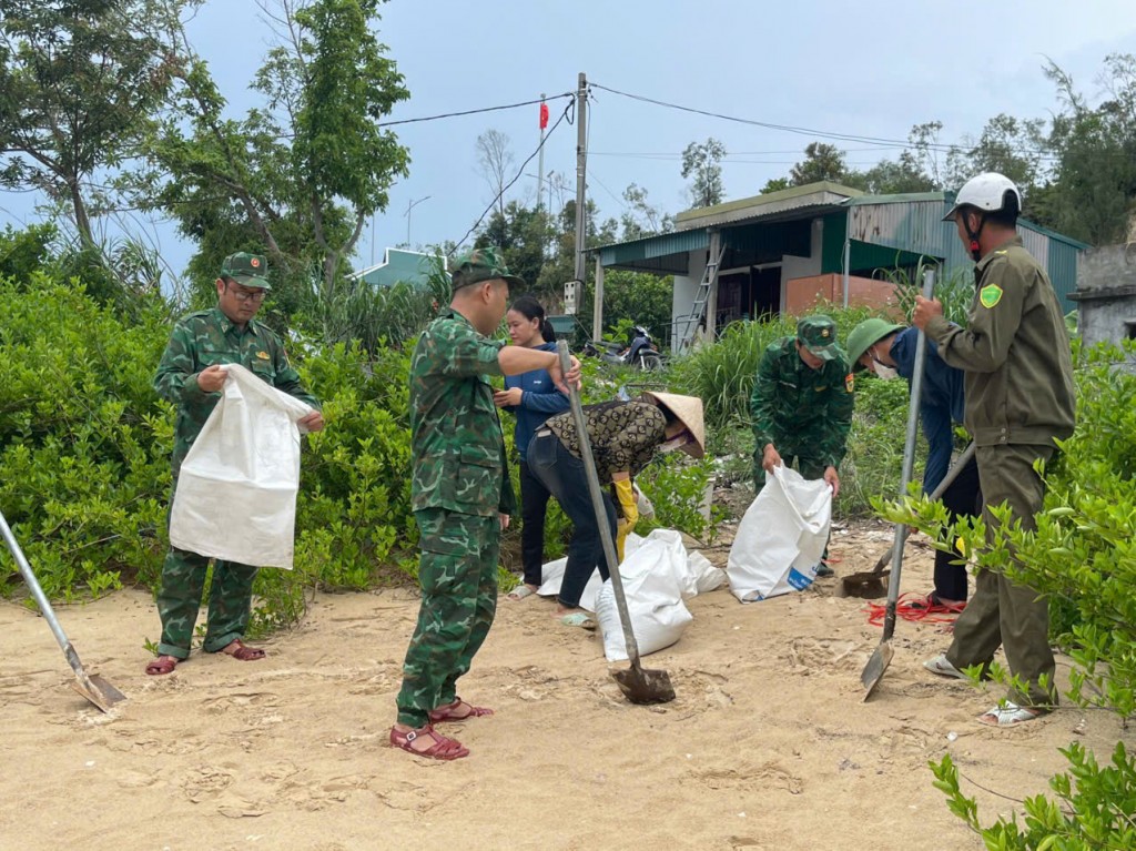 Bộ đội Biên phòng Quảng Ninh khẩn trương giúp dân phòng, chống bão số 3