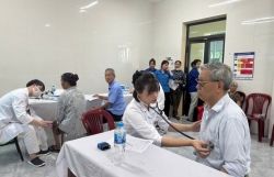 Tặng quà, khám bệnh cho 107 đối tượng chính sách, người có công