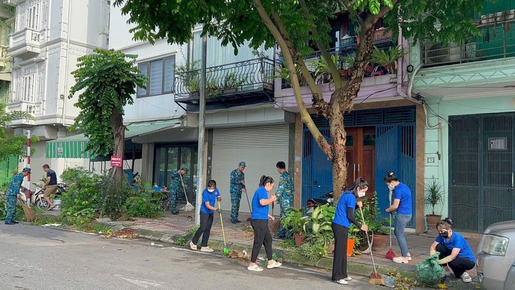 Ra quân dọn dẹp vệ sinh môi trường, tri ân Anh hùng liệt sĩ