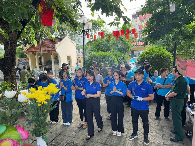 Đoàn Thanh niên phường Từ Liêm hưởng ứng “Ngày Chủ nhật xanh”