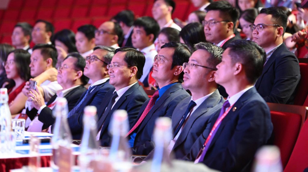 Các vị đại biểu đến dự Diễn đàn cùng trí thức trẻ Việt Nam toàn cầu