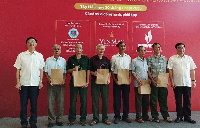 Hơn 160 thương, bệnh binh, người có công được khám, tư vấn sức khoẻ
